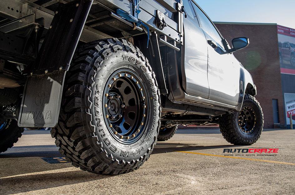 TOYOTA HILUX N80 4WD D LOCKER BLACK